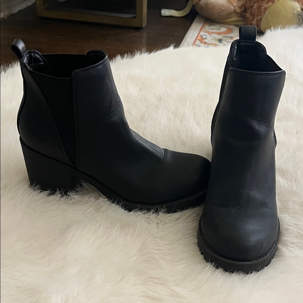Dirty Laundry Black Ankle Booties